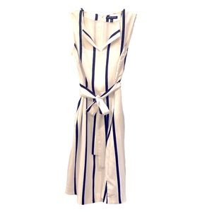 Cream/black Banana Republic dress, wrap around tie belt, V-neck, size 6